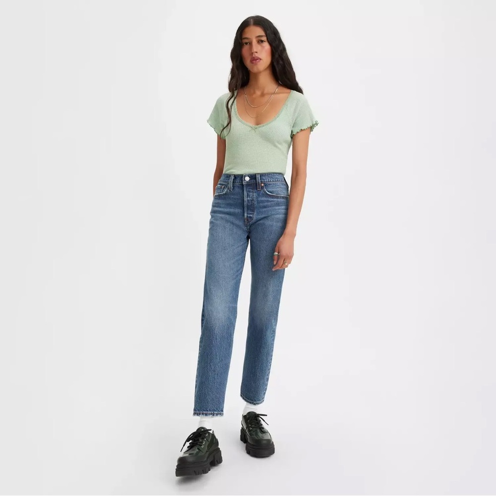 Levi’s Wedgie Straight Jeans Medium Wash Denim Women’s Size 28 Classic Casual